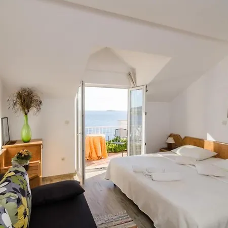 Sandito-studio With Balcony And Sea View Apartment